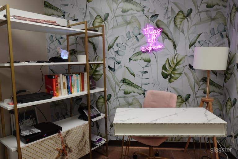  Content Creator Lounge 