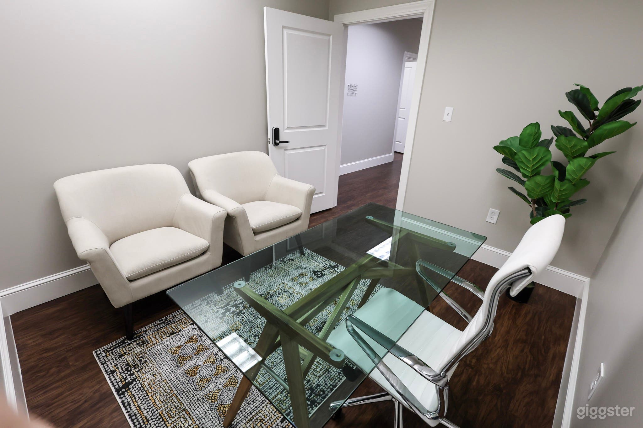 Elegant Private Office in Montgomery Photo 1