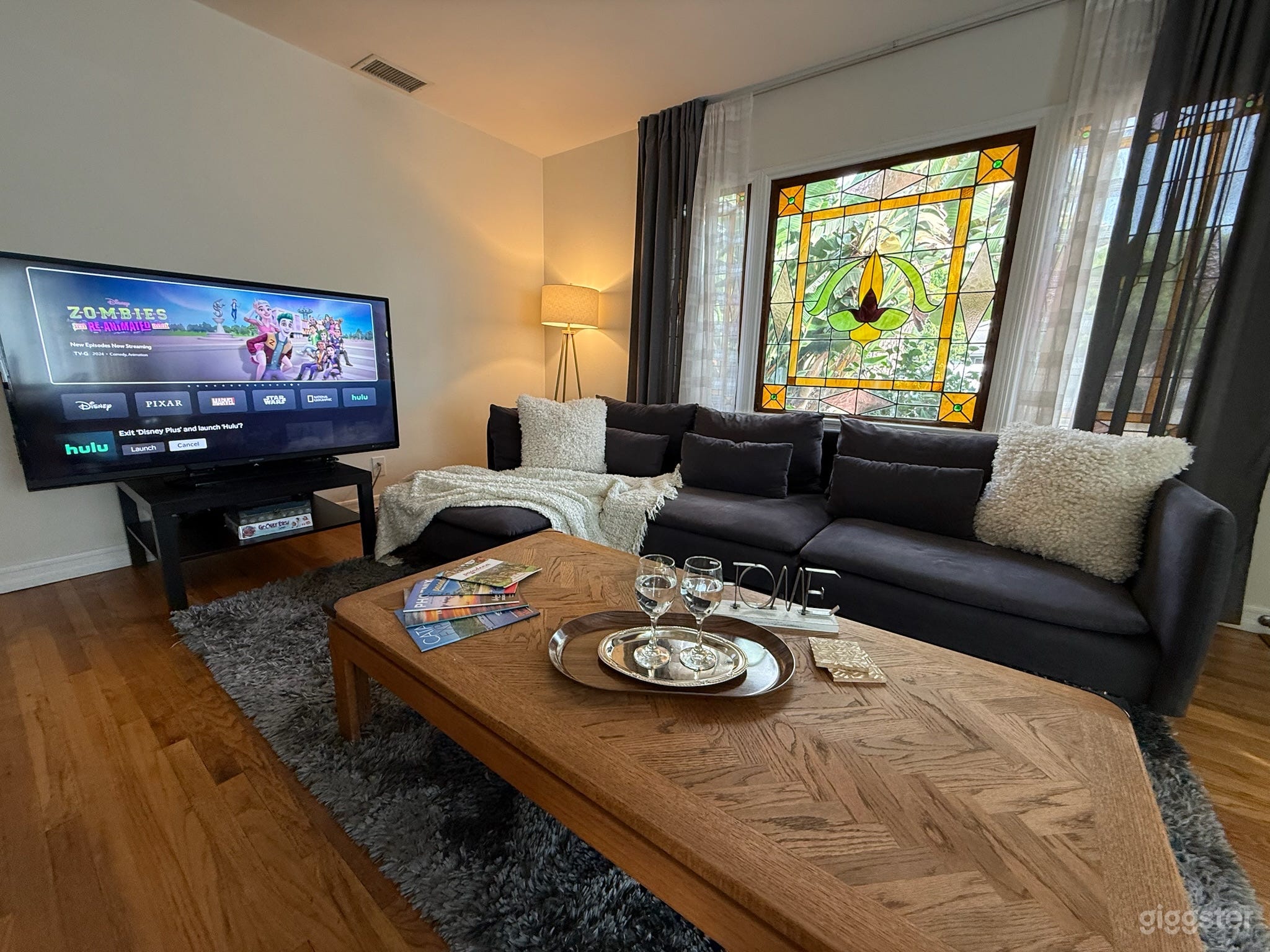 Circle driveway open space house Photo 2