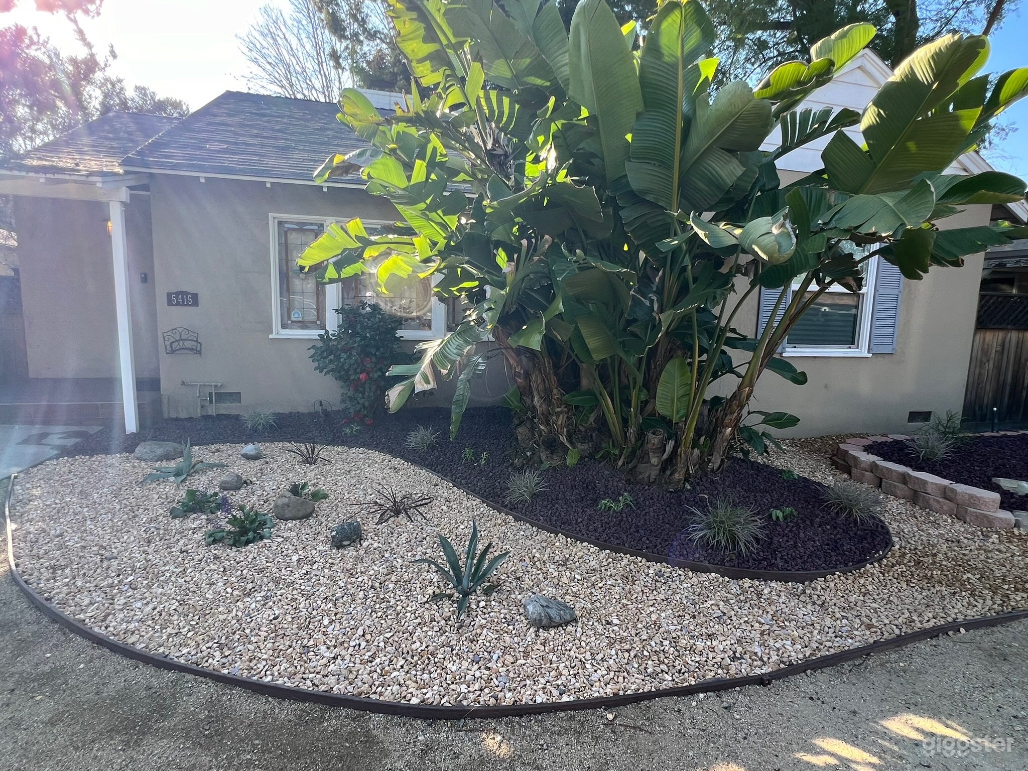 Circle driveway open space house Photo 1