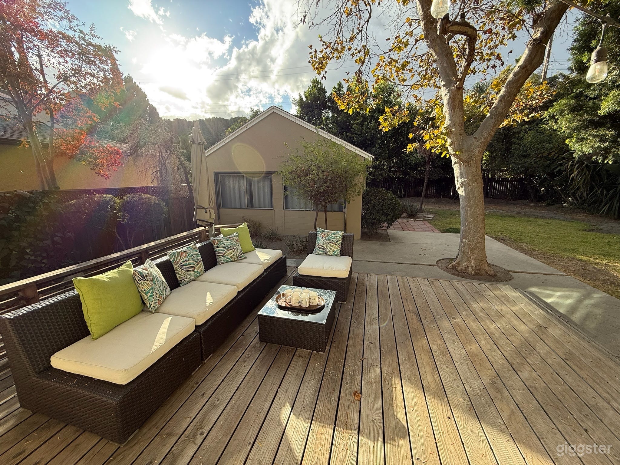 Circle driveway open space house Photo 3