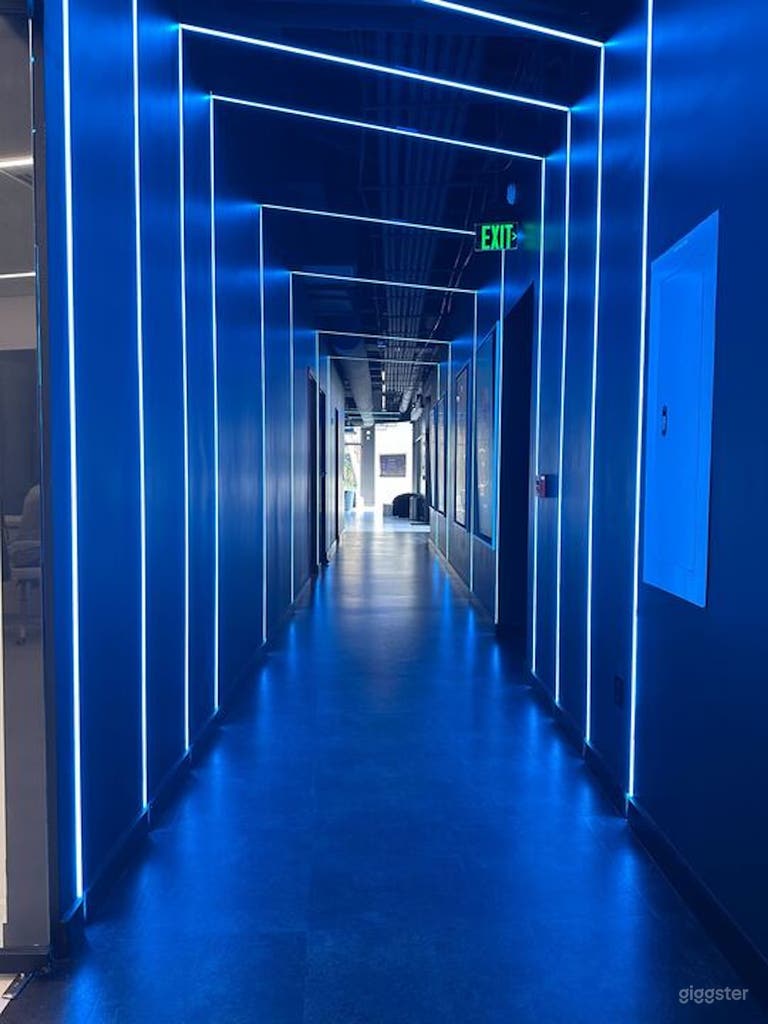  Hallway from Collectors Club Into The Lounge Area 