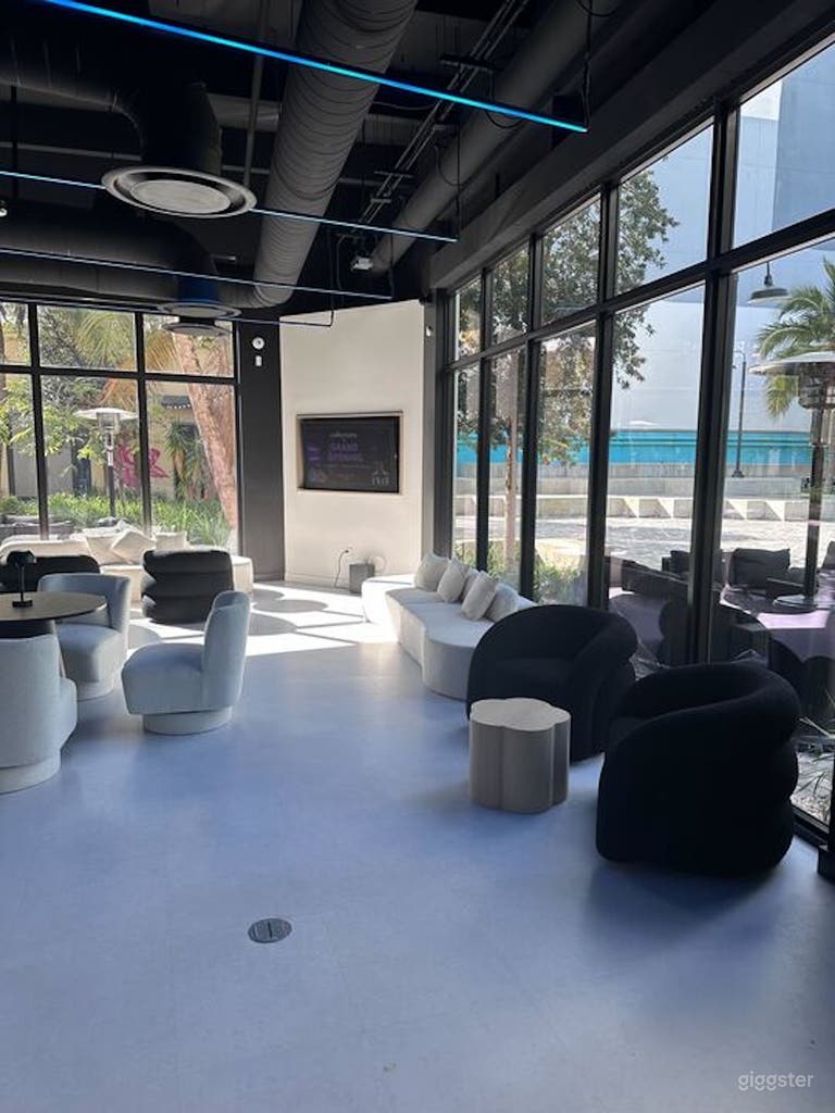  Loungue Area Overlooking Both Back Windows Which Have Amazing Natural Light 