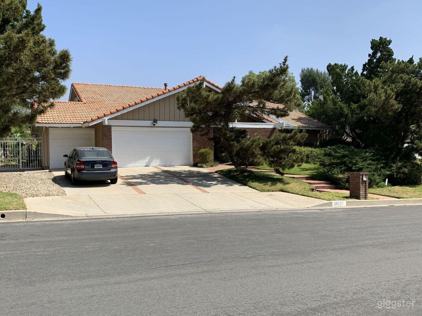 Enchanting Outdoor Pool with Hot tub Photo 4