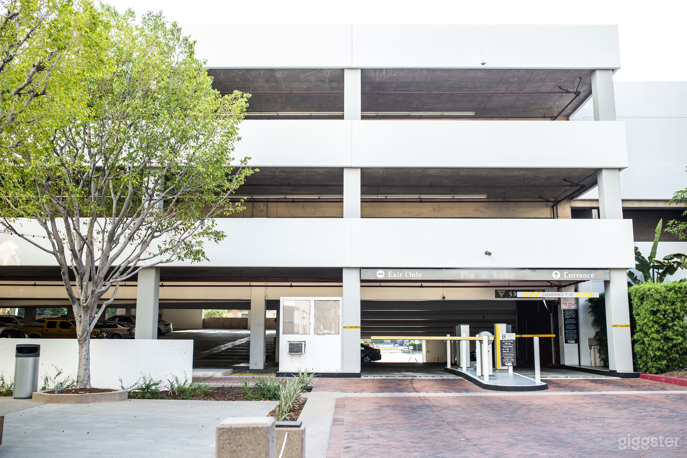 Nola 155 Garage Photo 1