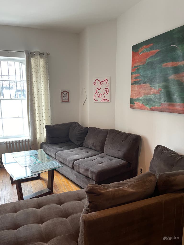  Cute & Flexible Rustic Upper East Side Apartment 