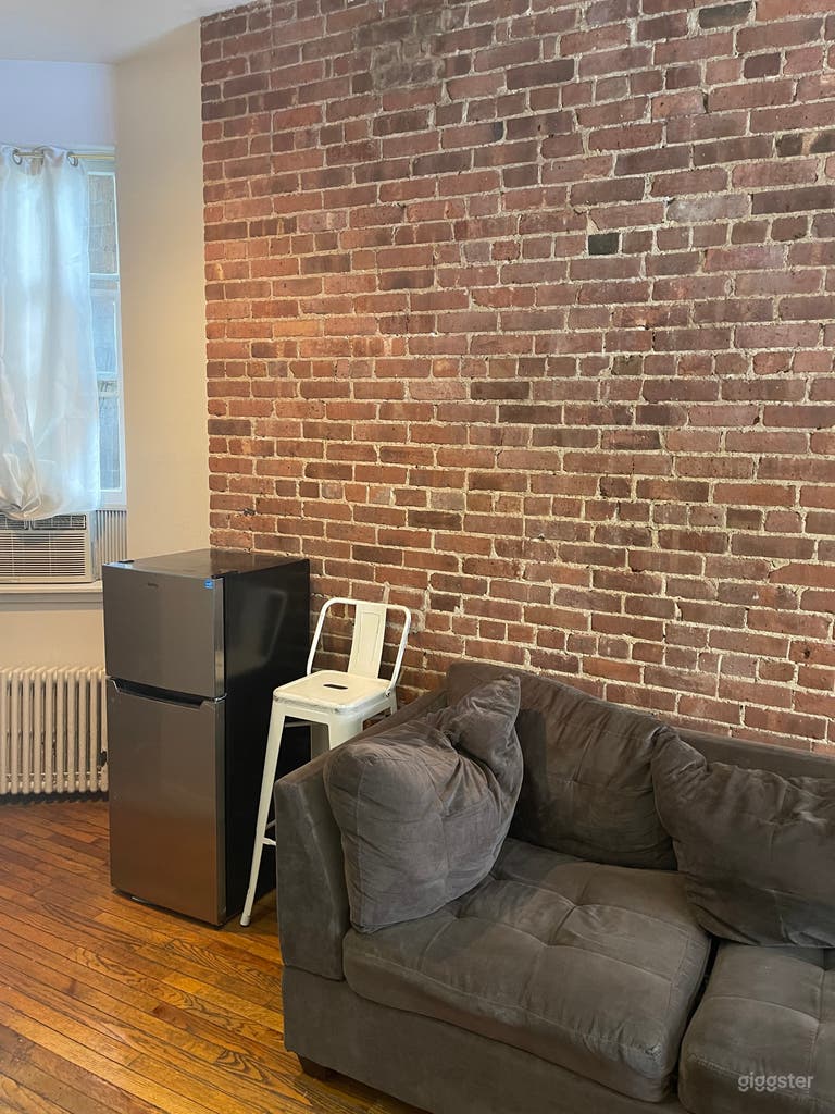  Cute & Flexible Rustic Upper East Side Apartment 
