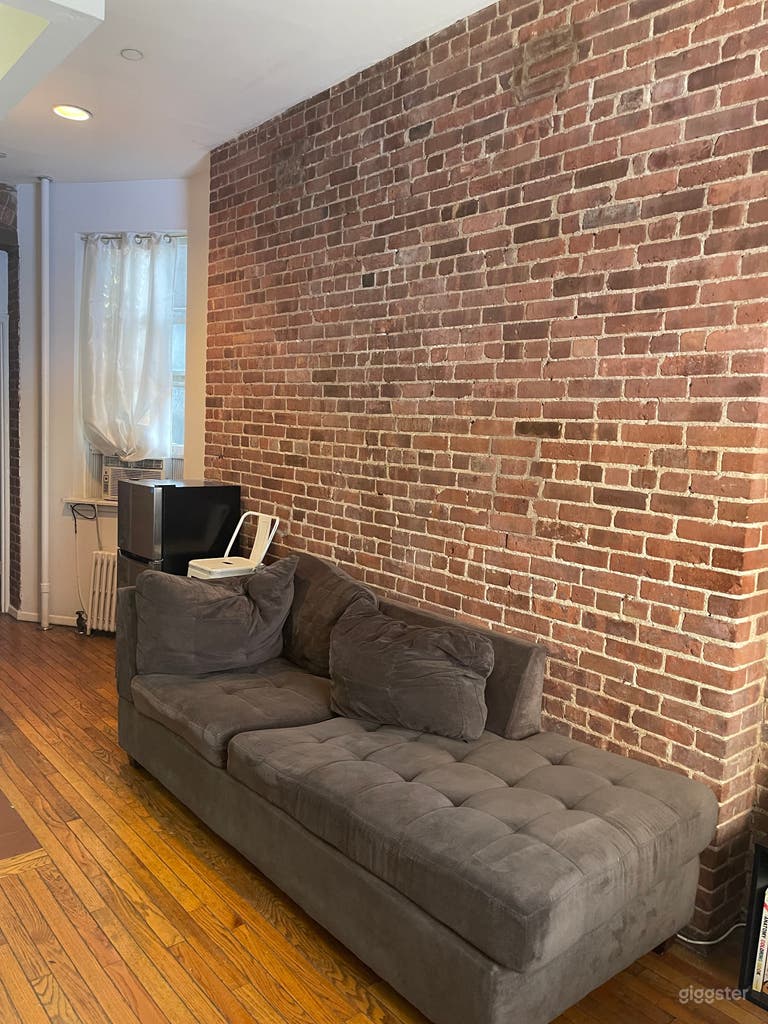  Cute & Flexible Rustic Upper East Side Apartment 