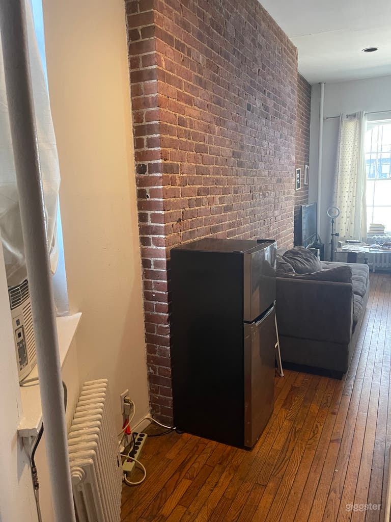  Cute & Flexible Rustic Upper East Side Apartment 