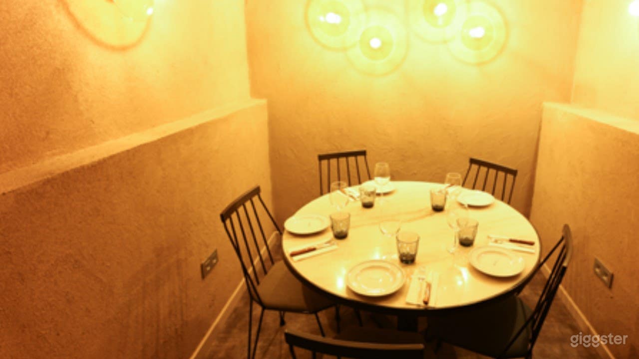 Sala íntima parte de un restaurante perfecta para eventos privados. Photo 3