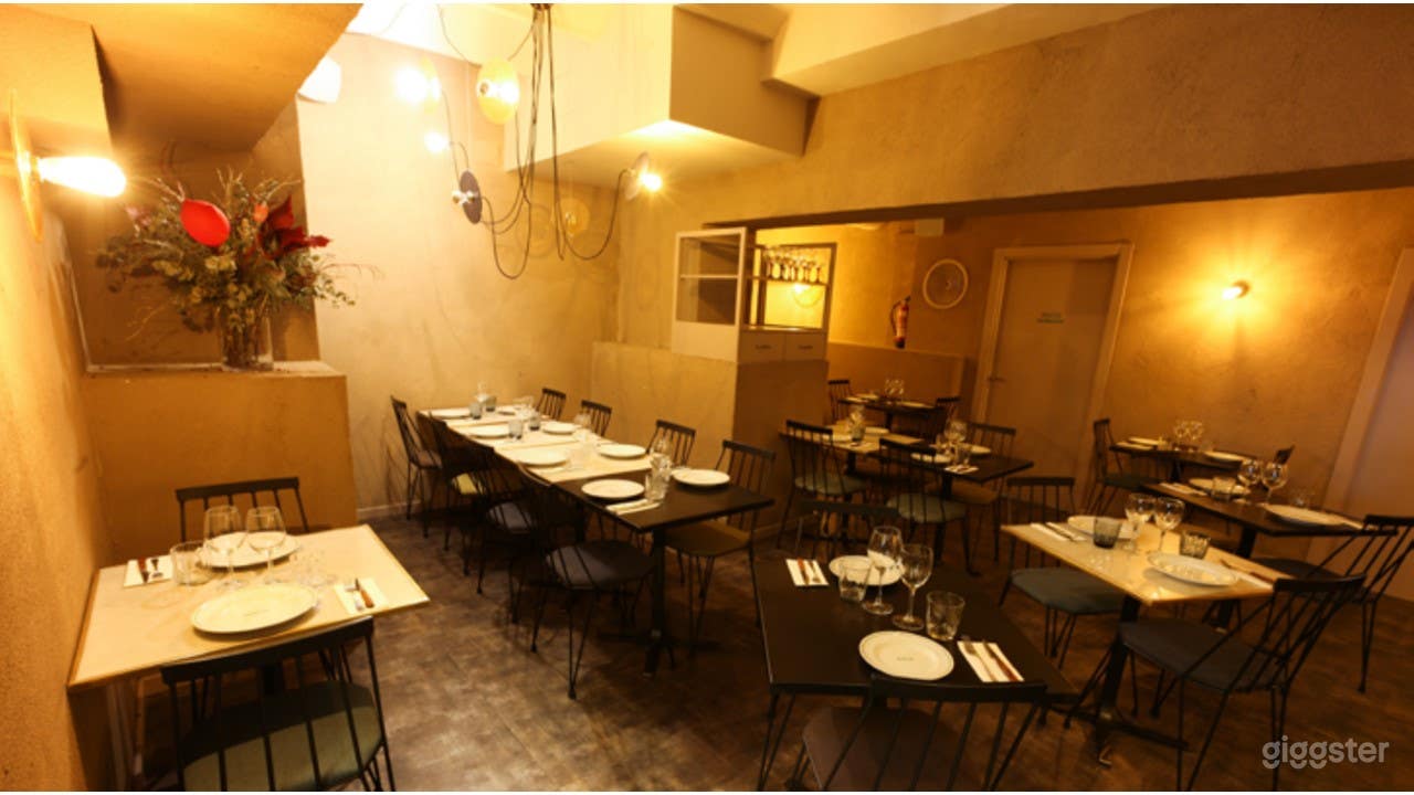 Sala íntima parte de un restaurante perfecta para eventos privados. Photo 1