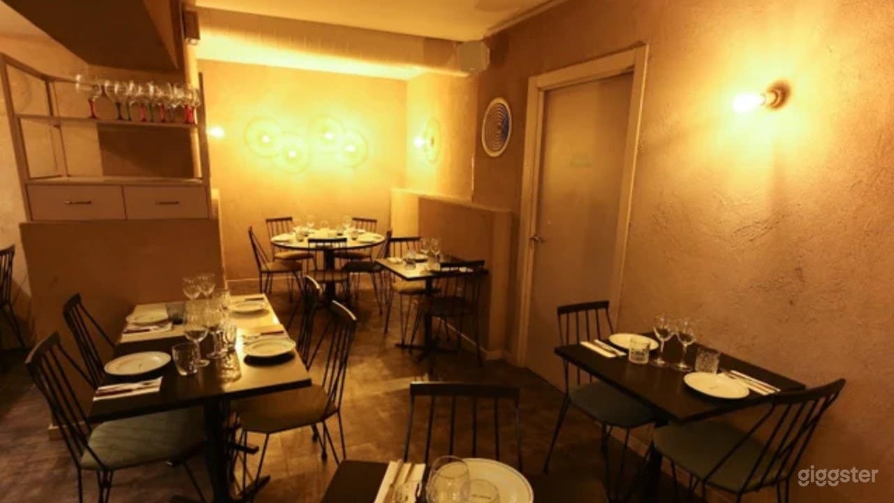 Sala íntima parte de un restaurante perfecta para eventos privados. Photo 4