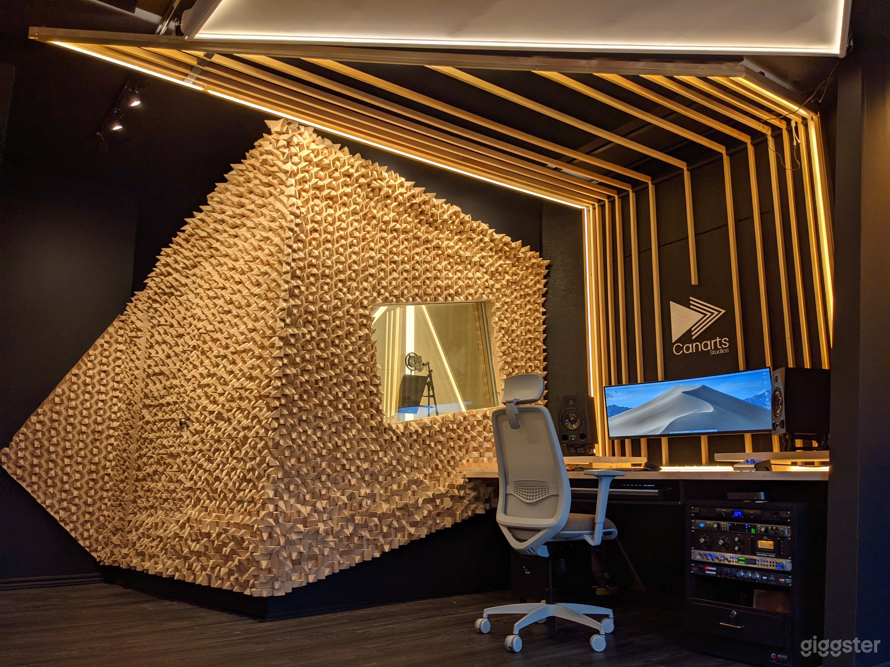 Beautiful Recording Studio Downtown Photo 3