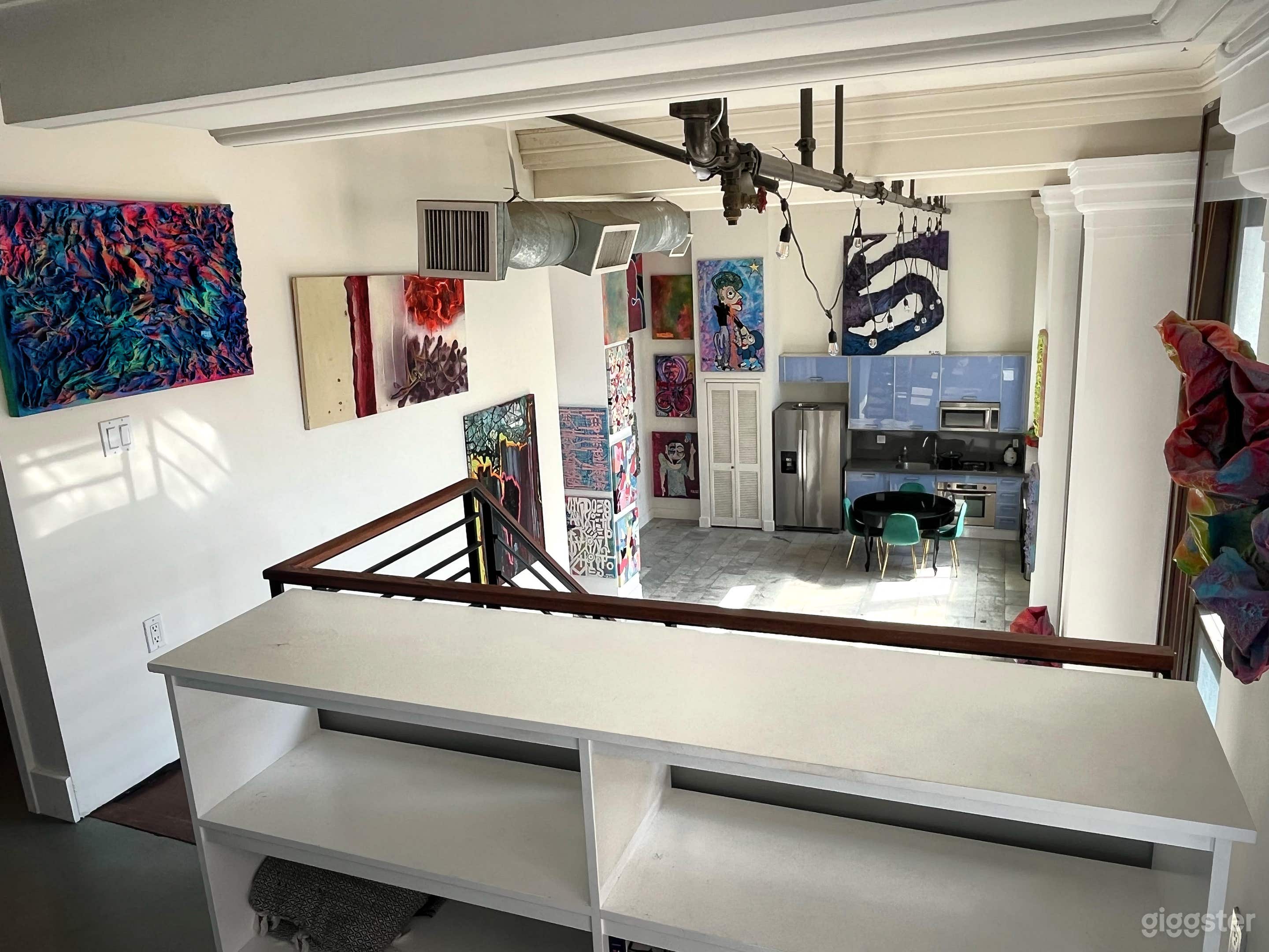 2 Story Art Loft  Photo 4