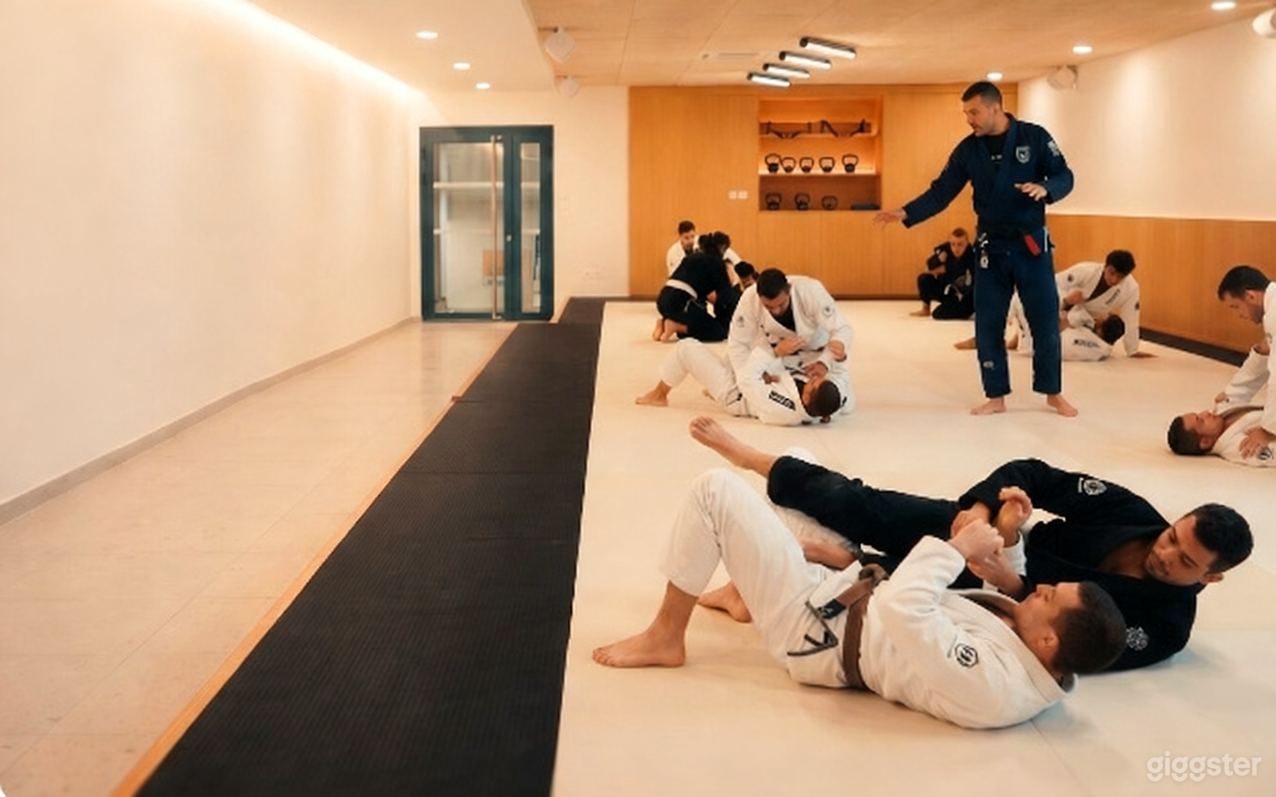 Photo de Minimalist wellness studio & zen dojo 4