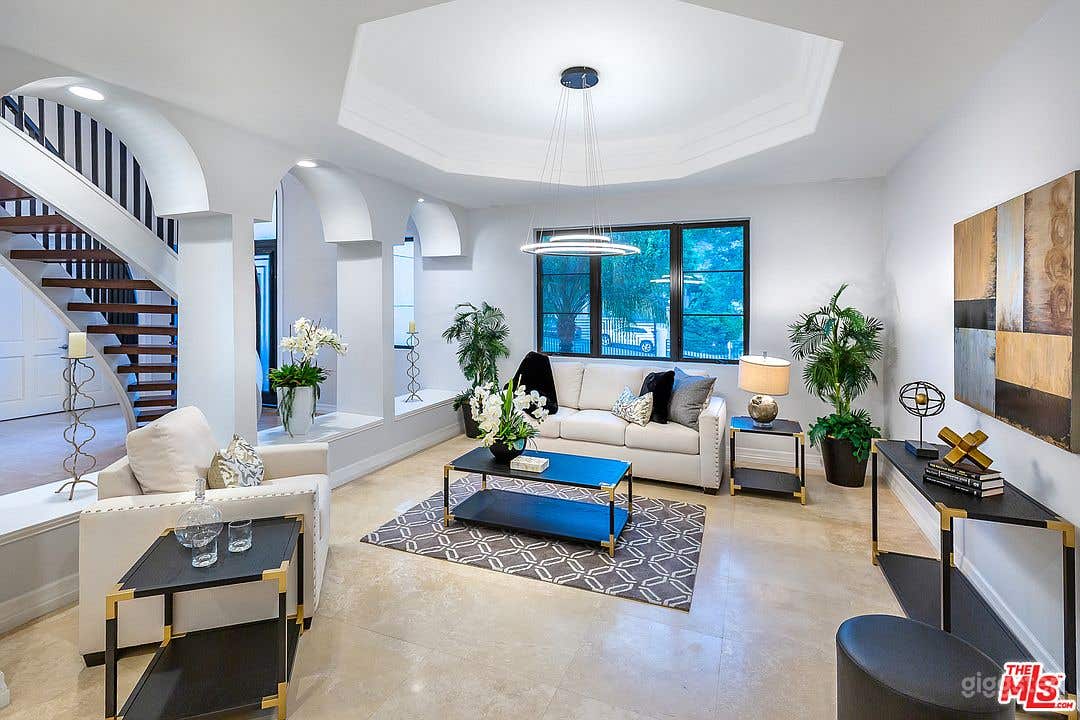 Mount Olympus Contemporary Posh Photo 4