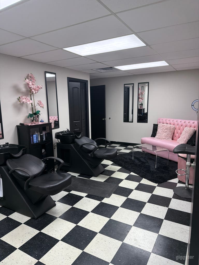  Barbershop/salon large space 