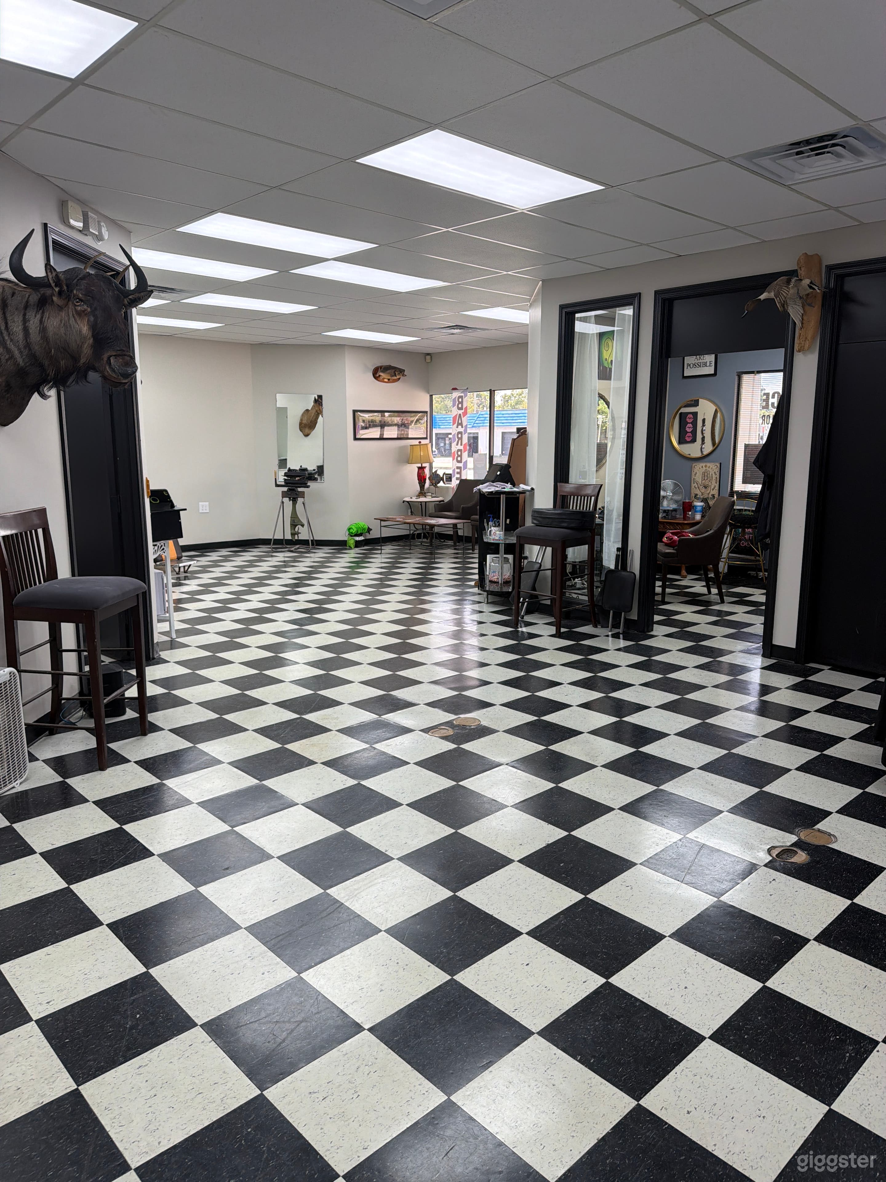 Barbershop/salon large space Photo 4
