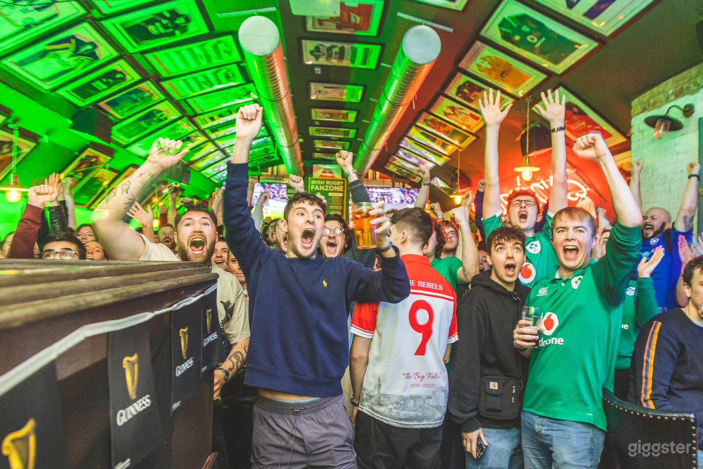 An Irish Bar In Edinburgh with Live Music Photo 3