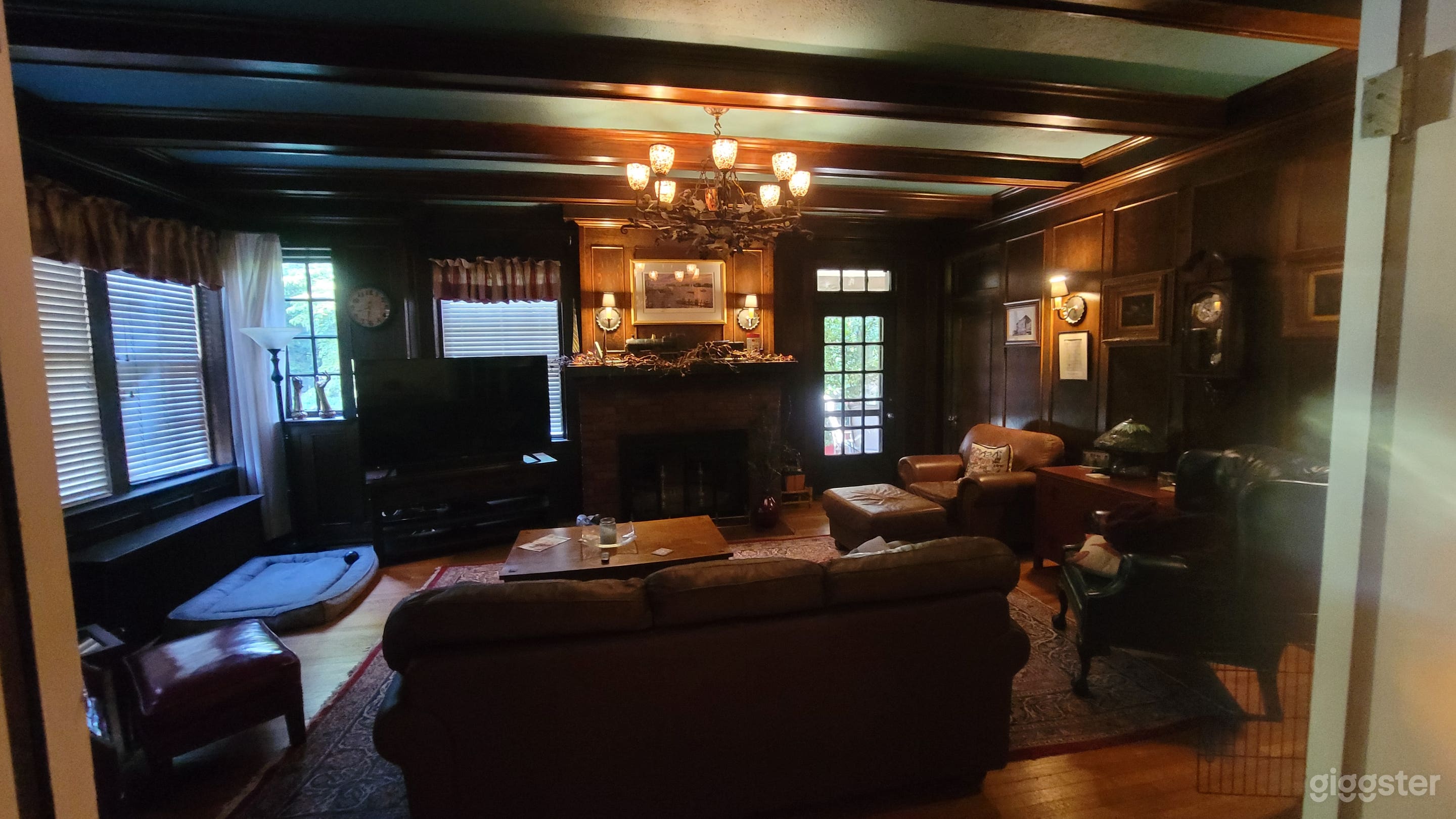 Historic Grand Tudor Home Photo 3