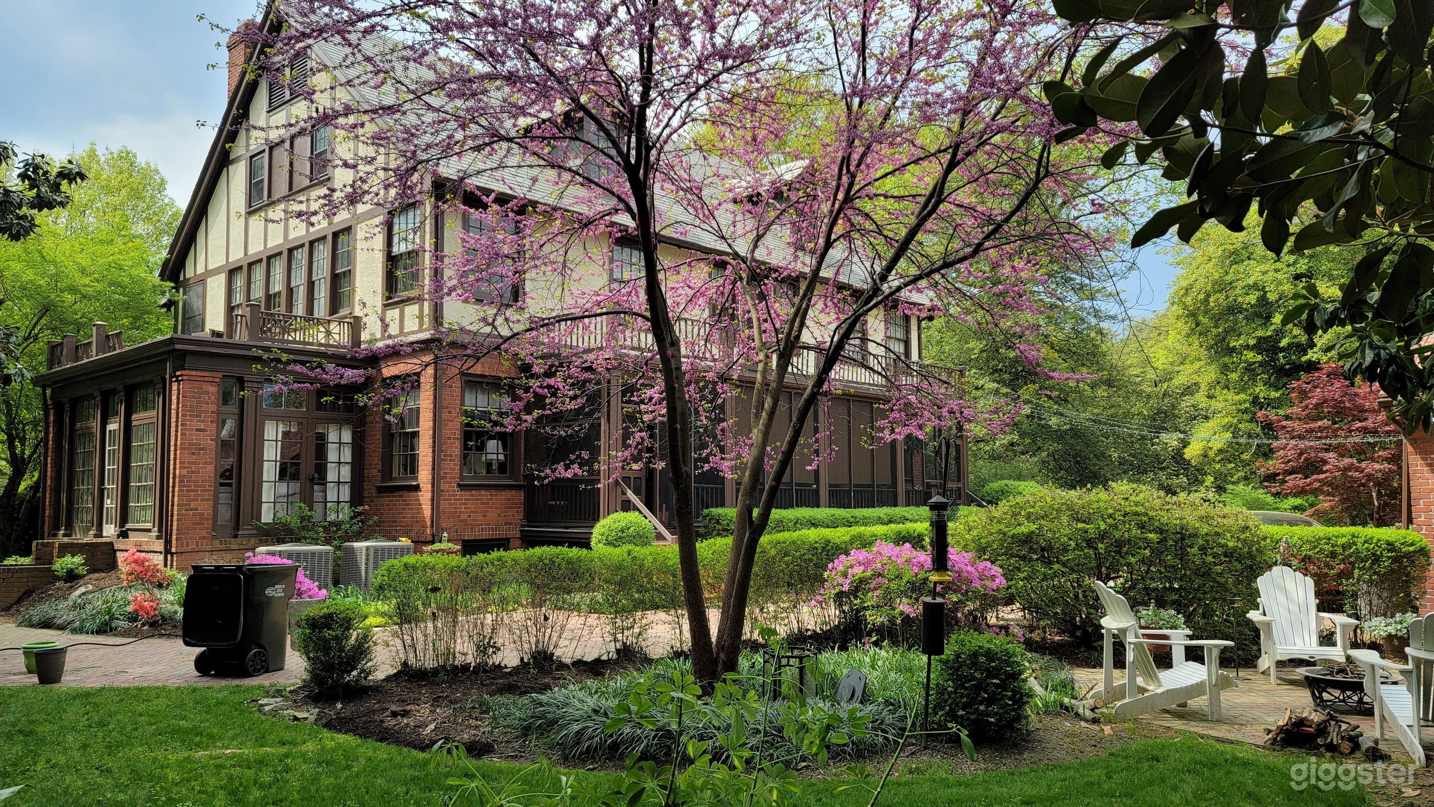 Historic Grand Tudor Home Photo 1