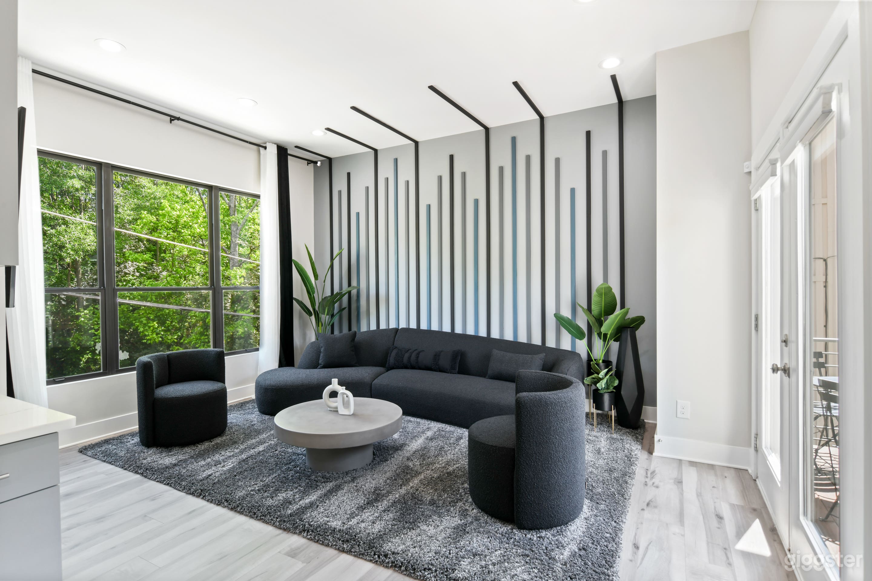 Video Walkthrough: Youtu.be/4vyZ4Tirc0Y

Middle Floor (2nd)