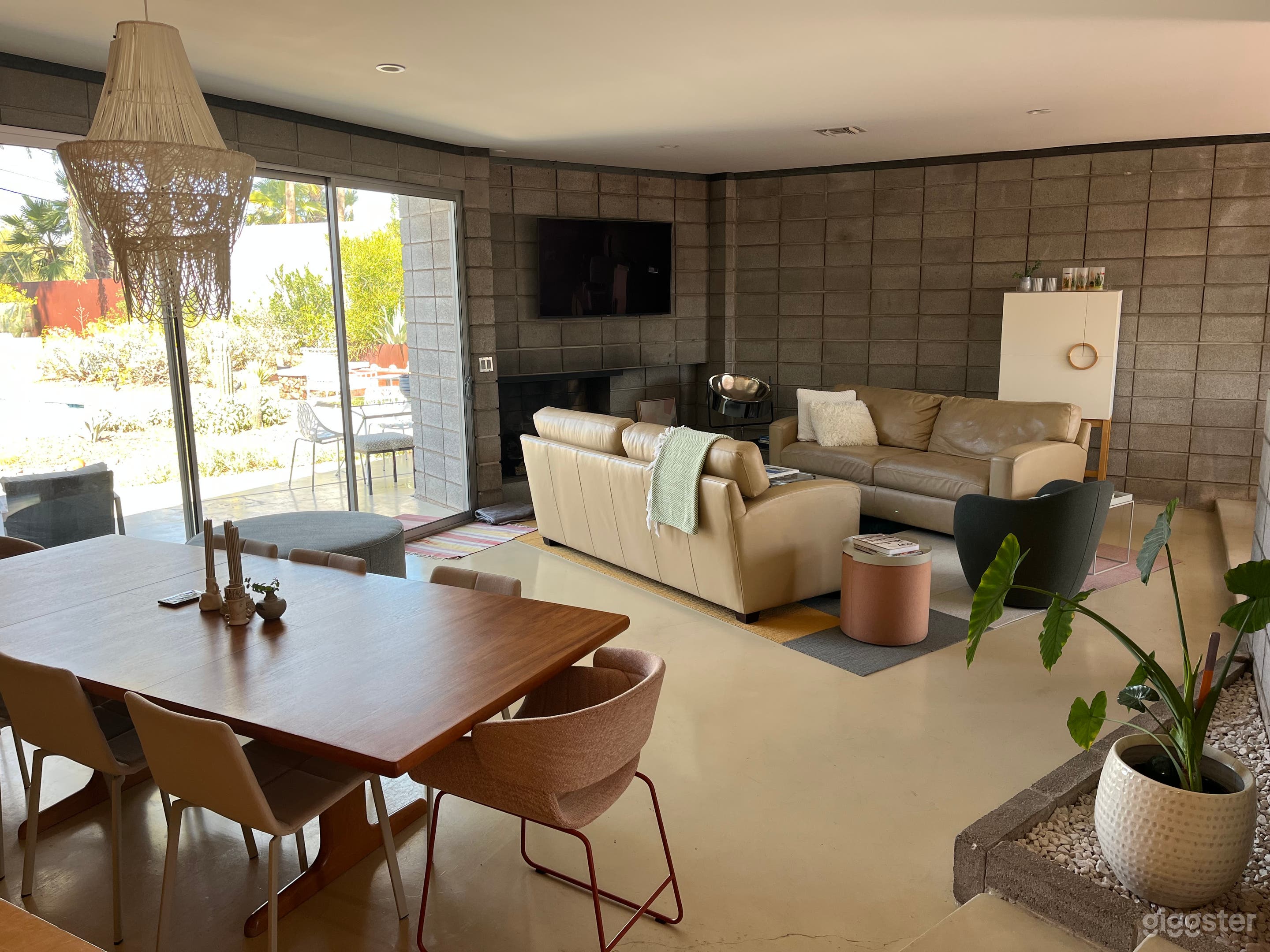 Desert Modern Home Photo 3