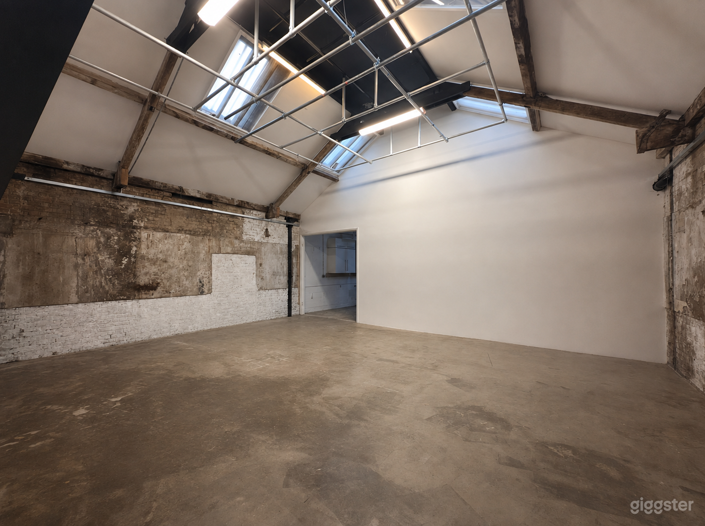 2,500 sq ft Photography, Videography and Raw Content Studio Photo 1