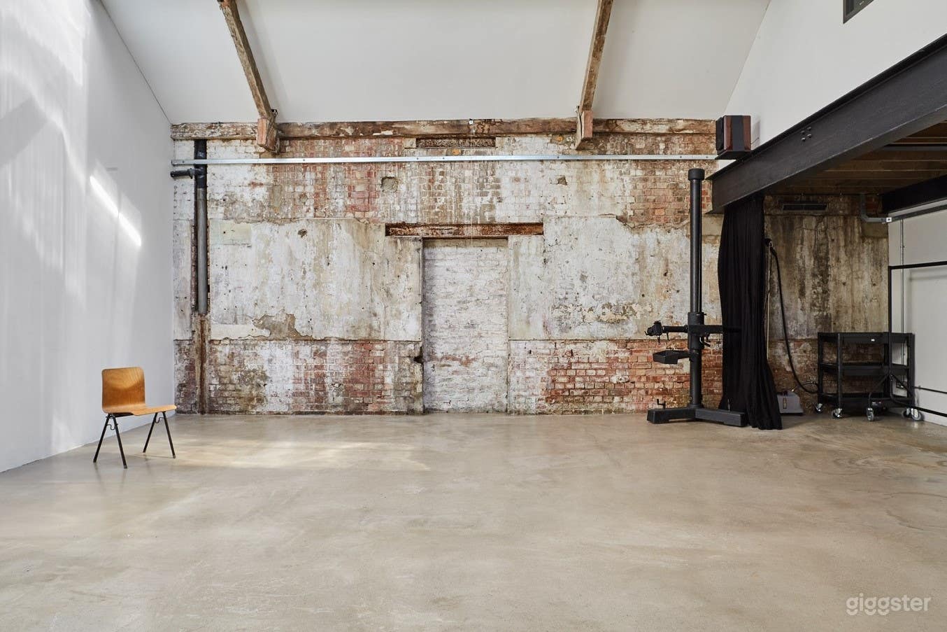 2,500 sq ft Photography, Videography and Raw Content Studio Photo 3