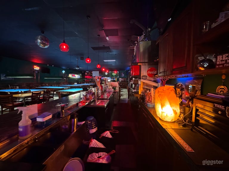  Exclusive Billiard & Bar Location ! 