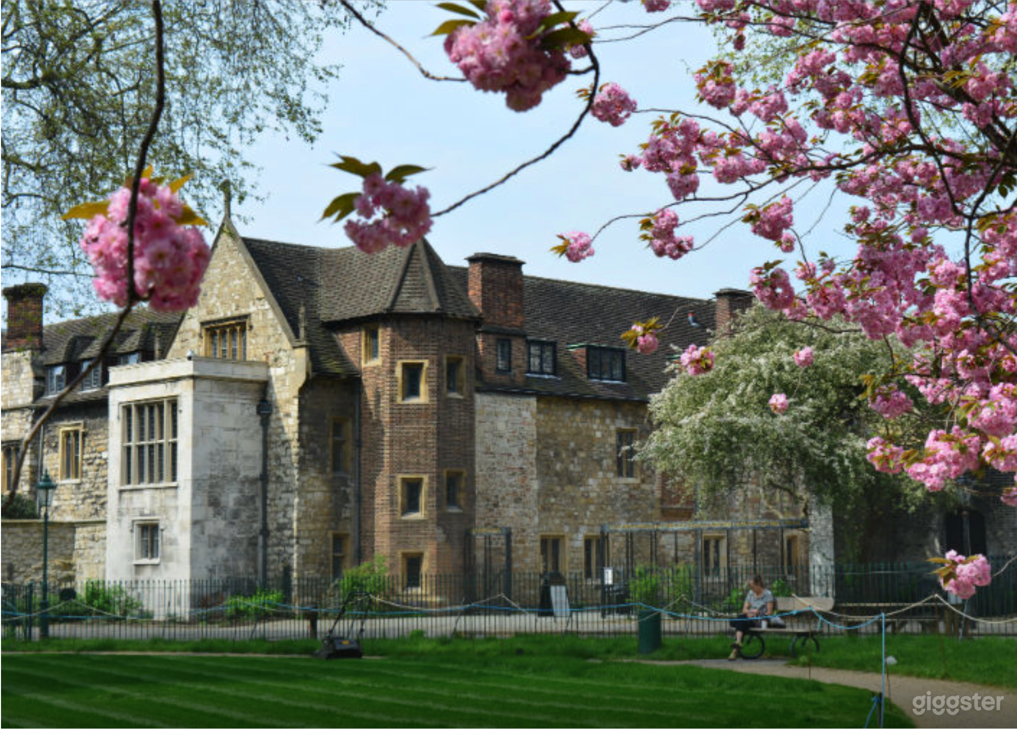 Stunning Outdoor Garden Event Space Photo 3