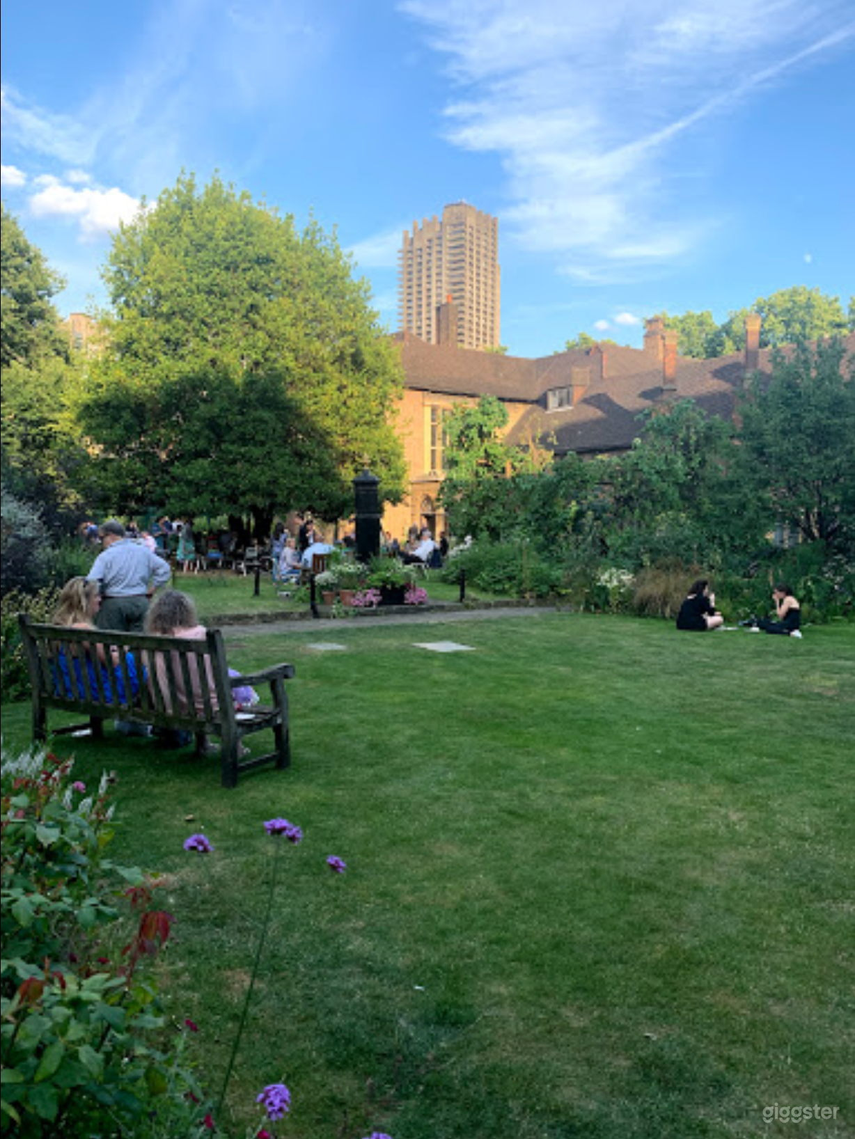 Stunning Outdoor Garden Event Space Photo 2