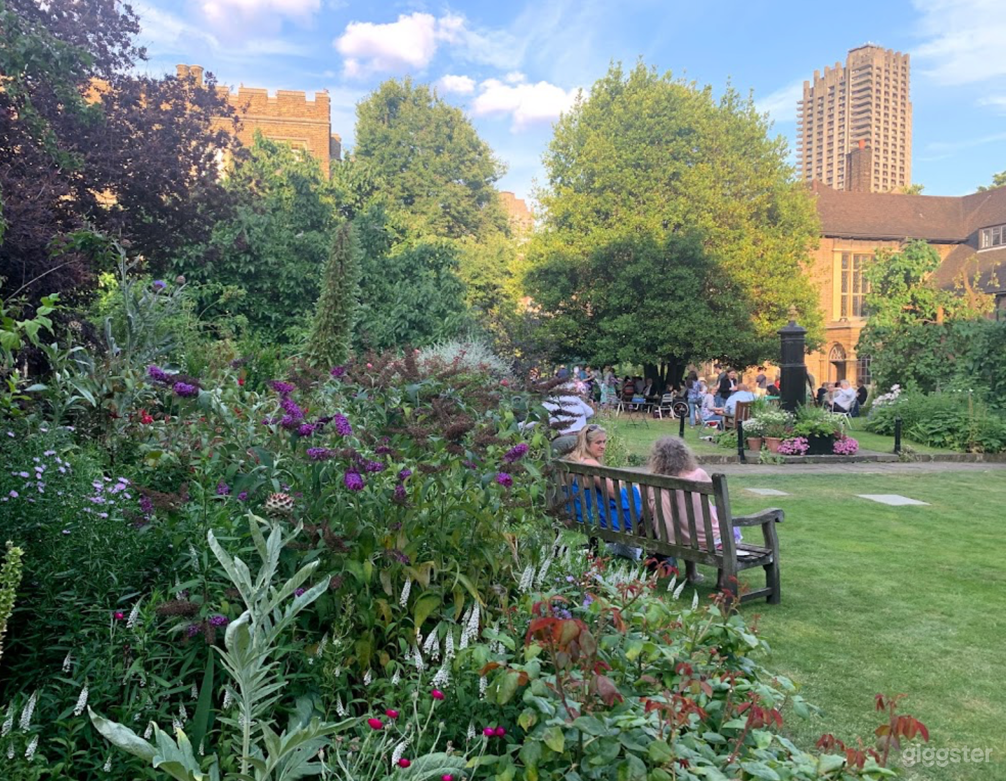 Stunning Outdoor Garden Event Space Photo 4