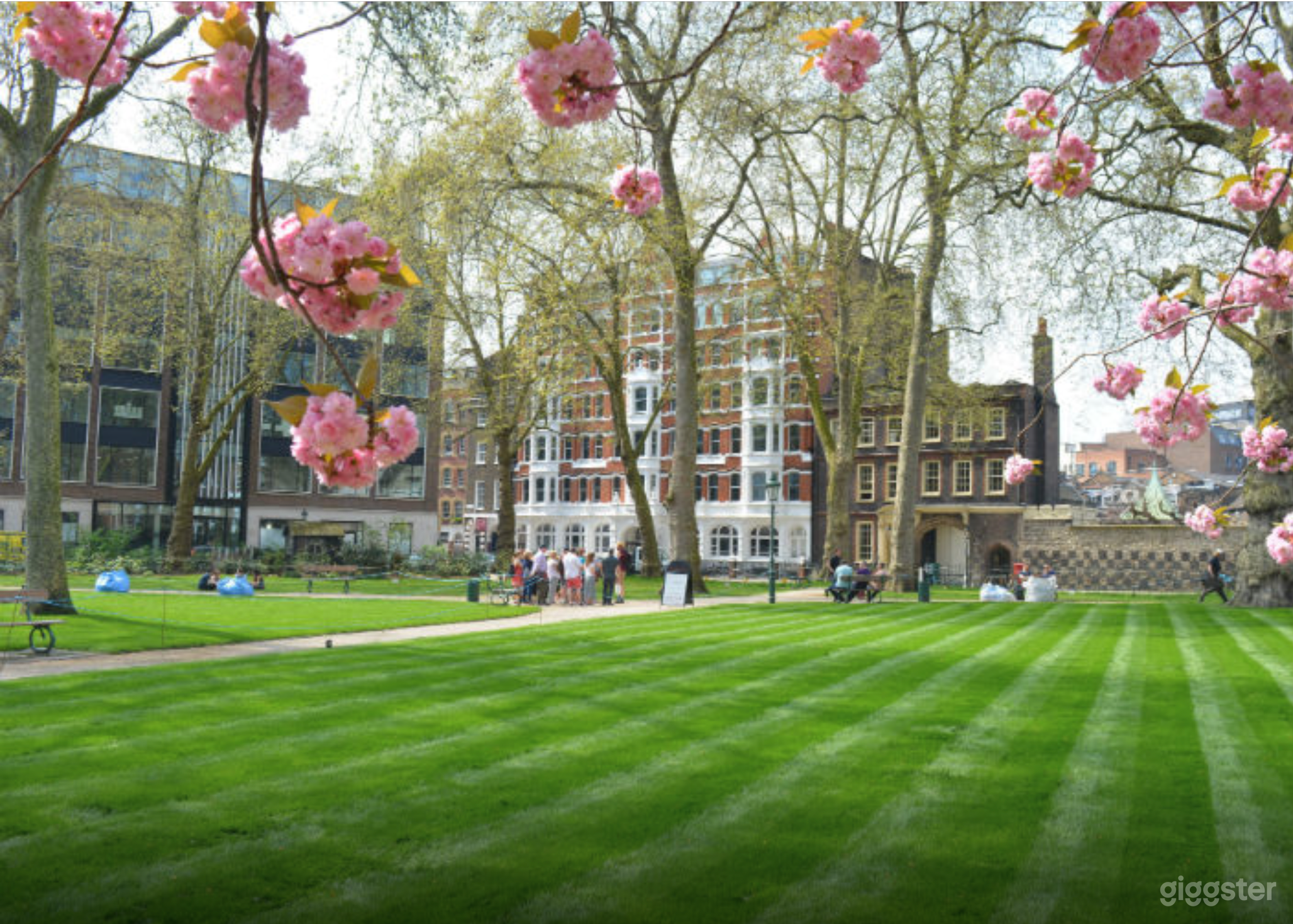 Stunning Outdoor Garden Event Space Photo 1