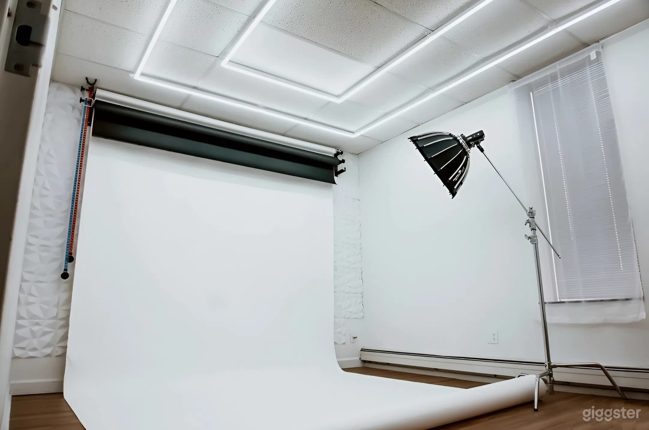 Modern Photography Suite Photo 1