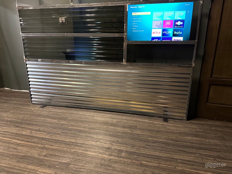  Versatile Meeting & Gathering Studio  