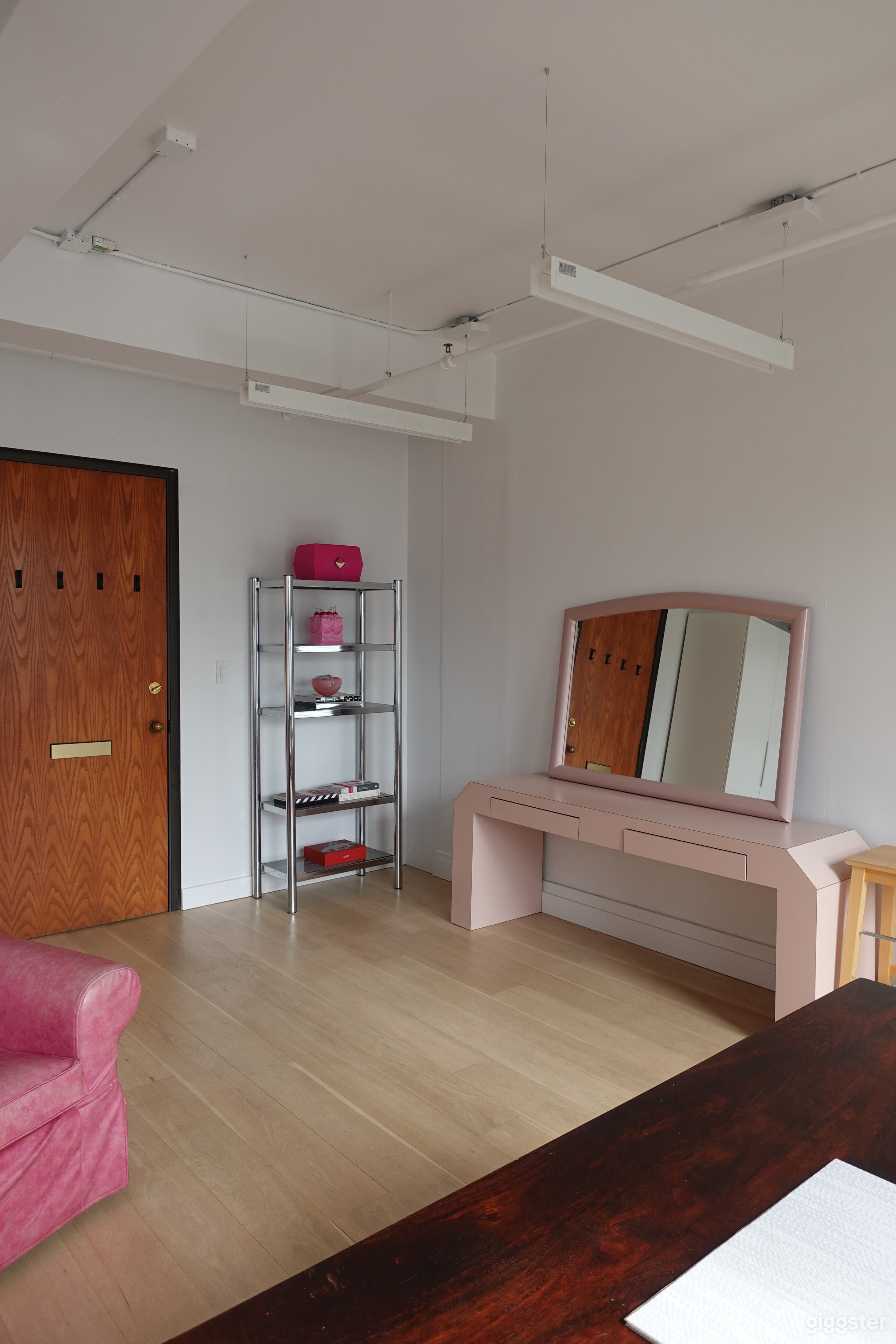 Beautiful & Bright Open Studio Space Photo 2