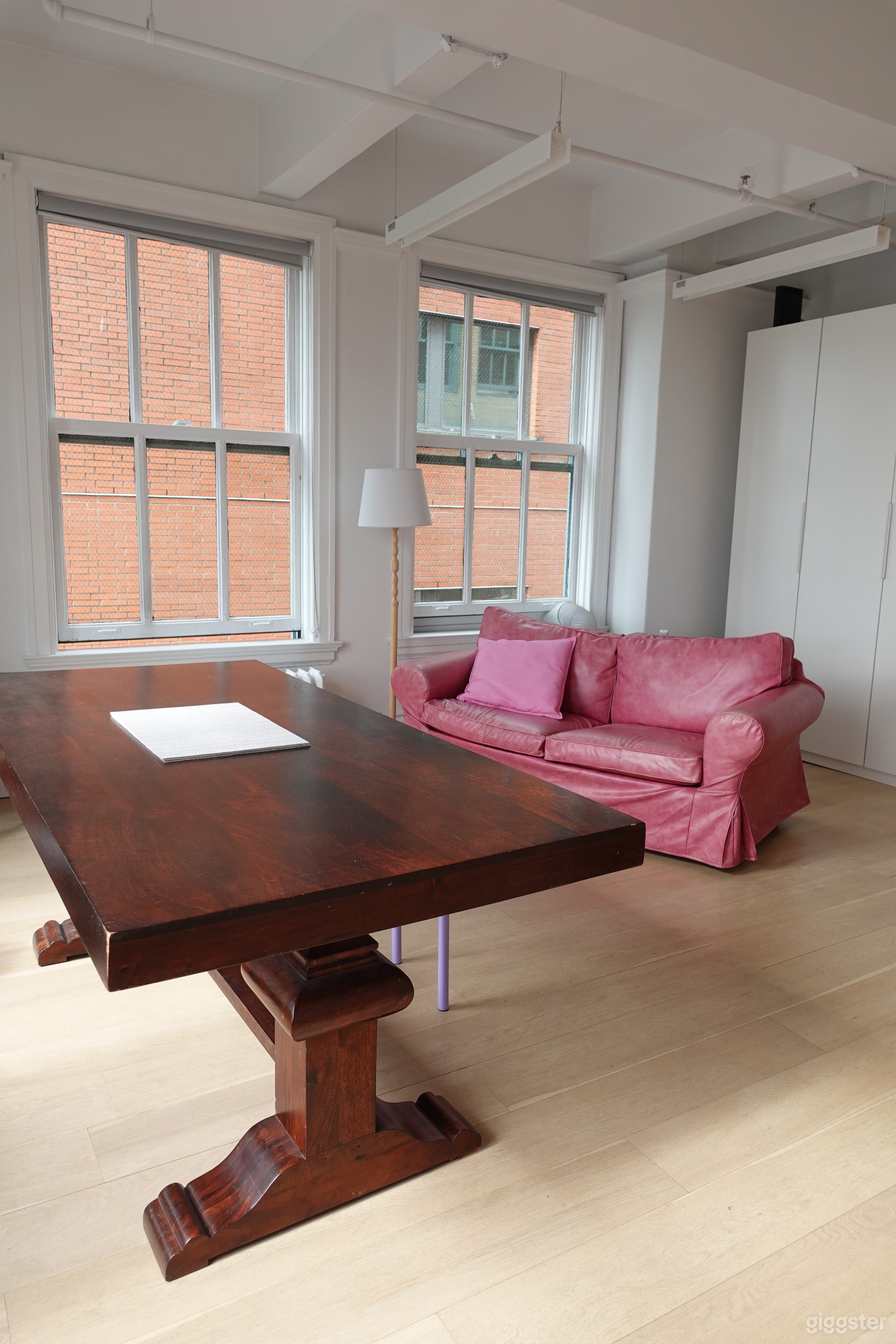 Beautiful & Bright Open Studio Space Photo 3