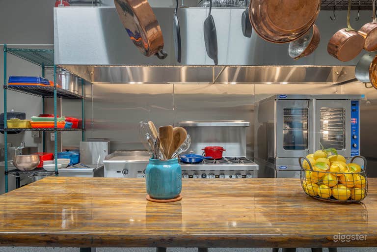  Comes with ovens, fryer, stove and more 