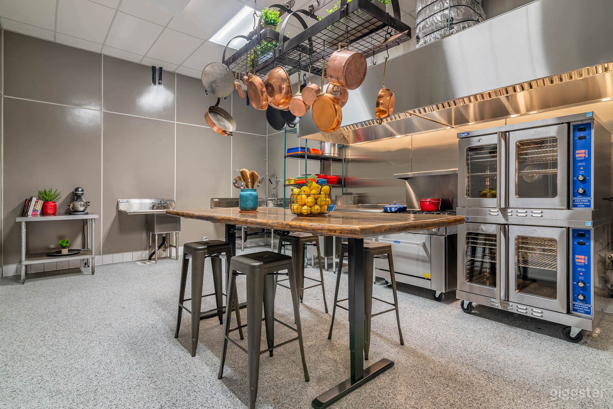 Commercial Kitchen for filming and photo shoot Photo 2