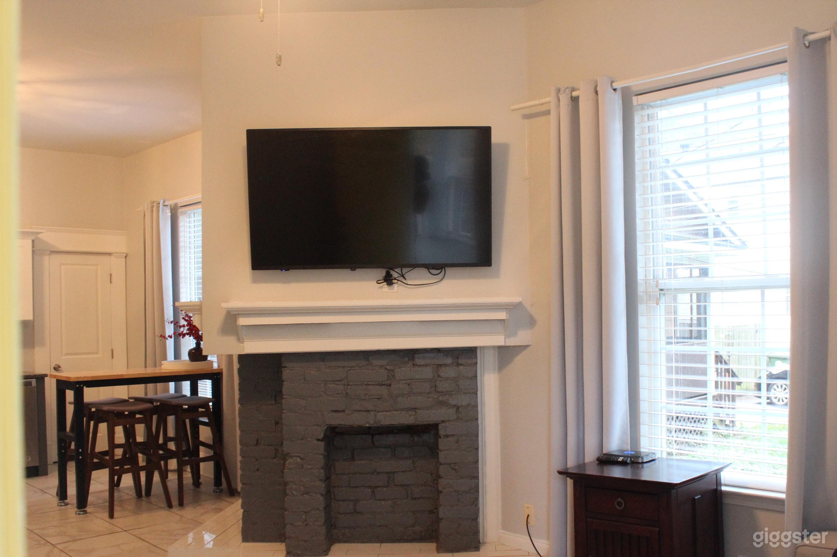 Charming /Bright/ Airy 1920's Bungalow Photo 1