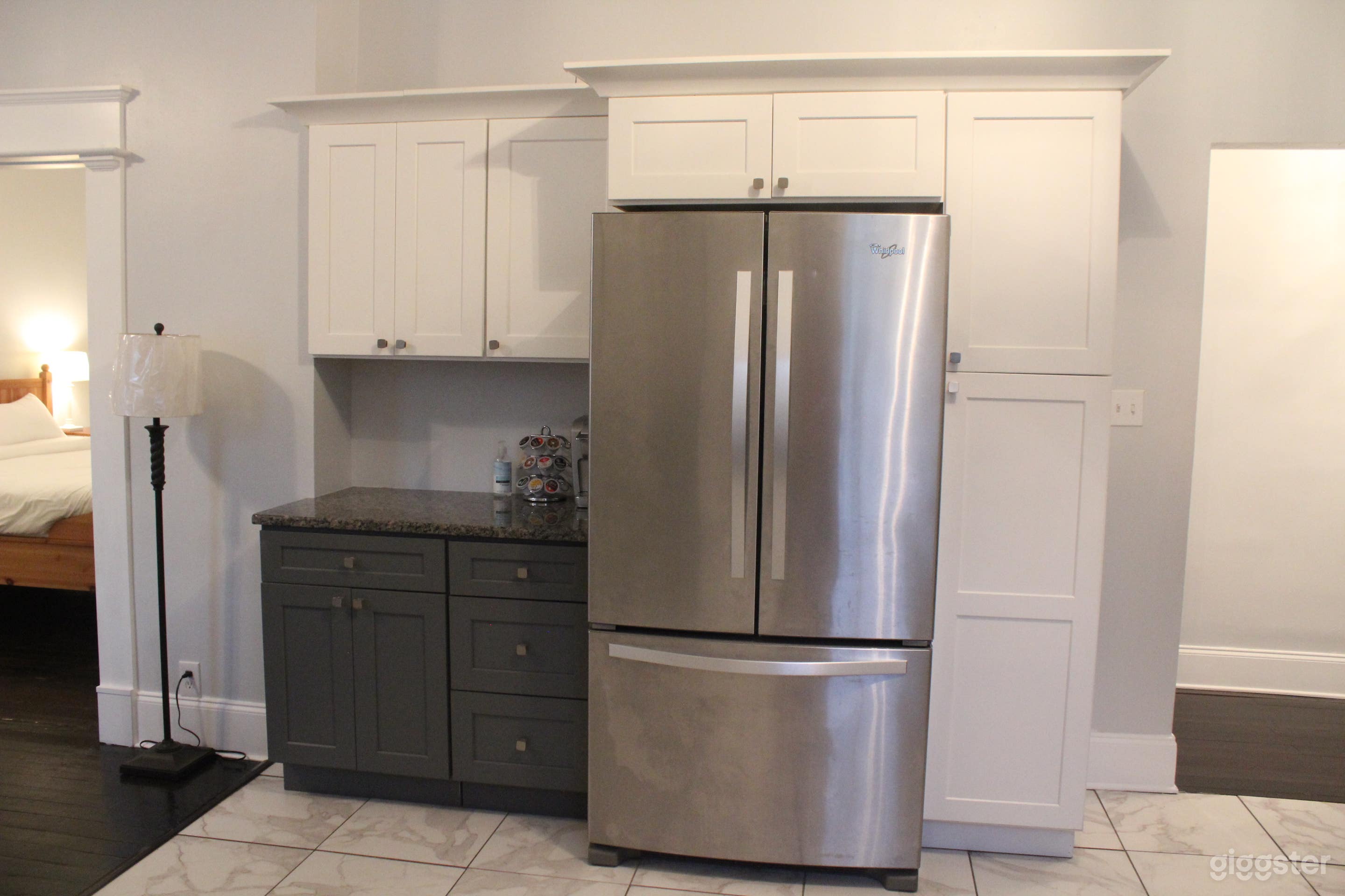 Charming /Bright/ Airy 1920's Bungalow Photo 4