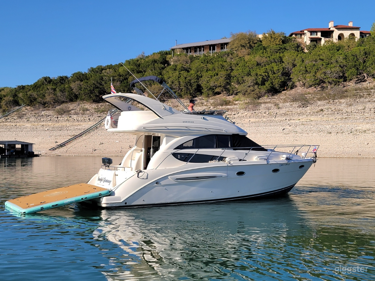 Exclusive 20-Person Luxury Yacht for Rent  Photo 1