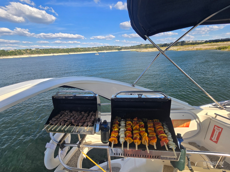  Exclusive 20-Person Luxury Yacht for Rent  