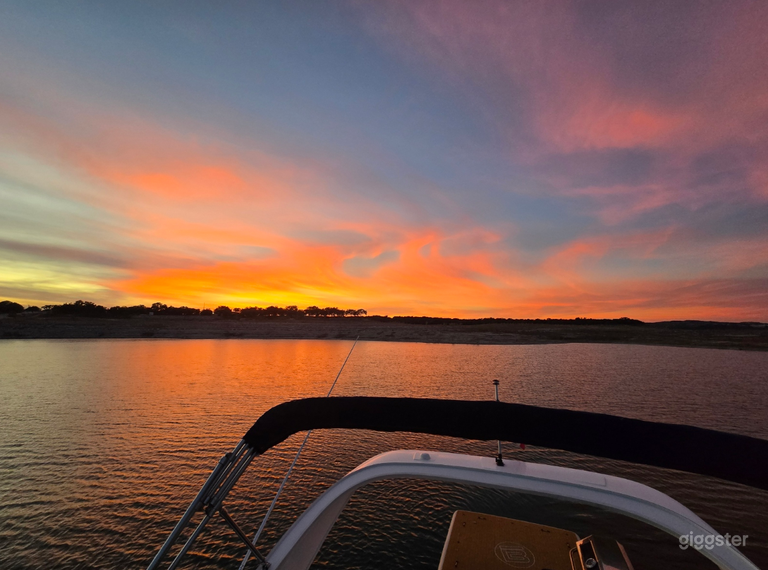  Exclusive 20-Person Luxury Yacht for Rent  