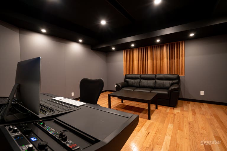  Premium Downtown Recording Space 