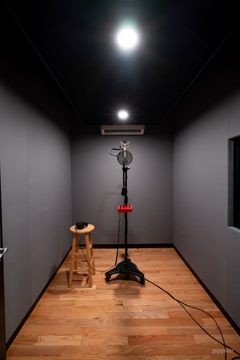  Premium Downtown Recording Space 