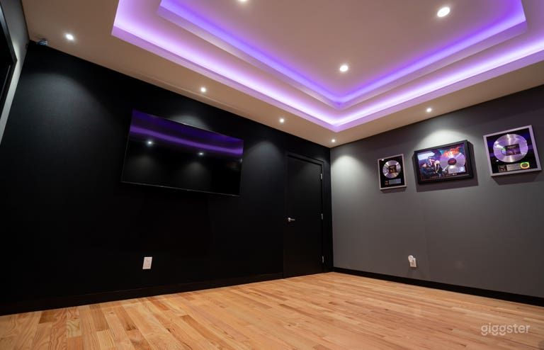  Premium Downtown Recording Space 