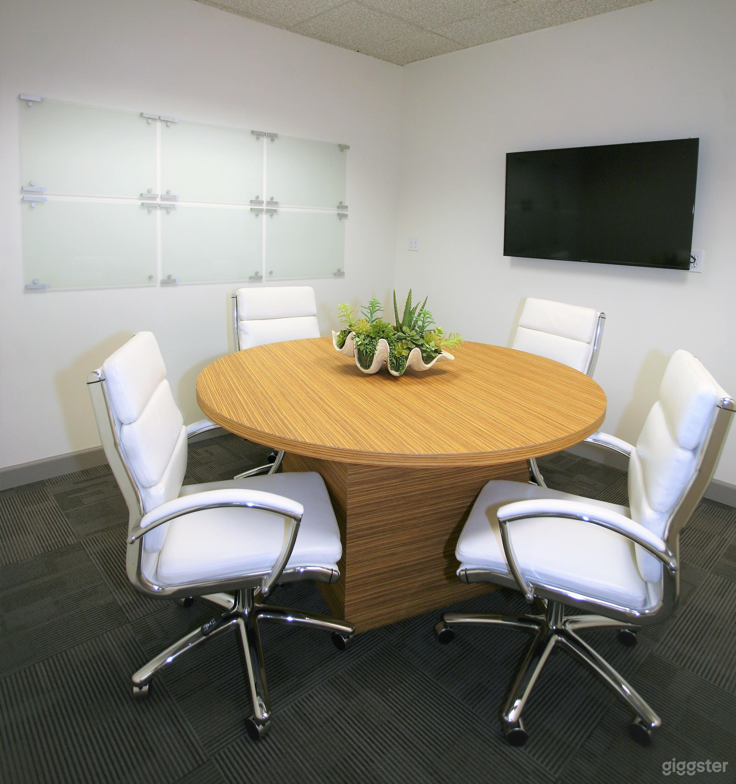 Small Conference Room in Riverside on 4th Floor Photo 1