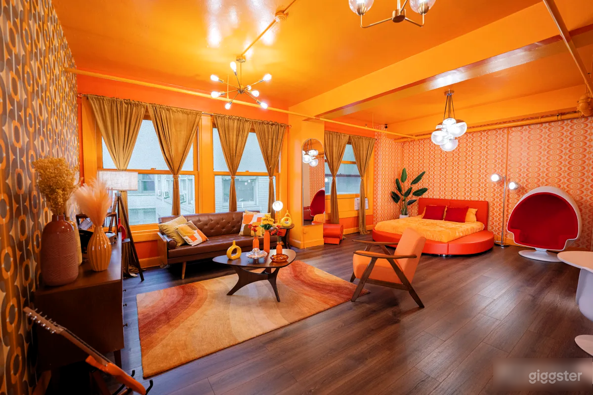 70's Orange Downtown Retro Room w/ Red Circle Bed Photo 2